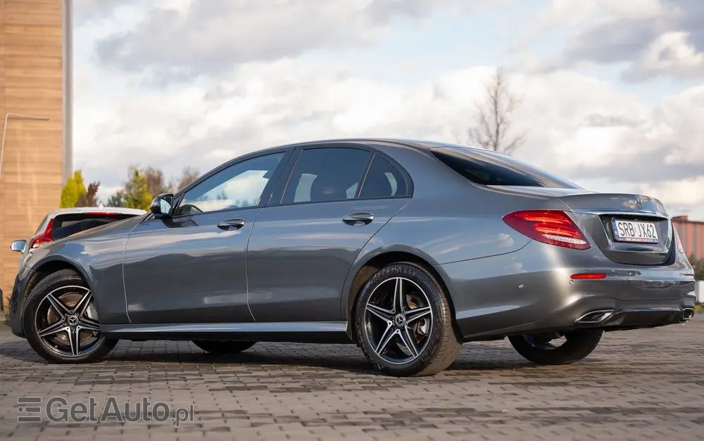 MERCEDES-BENZ Klasa E 220 d 9G-TRONIC AMG Line