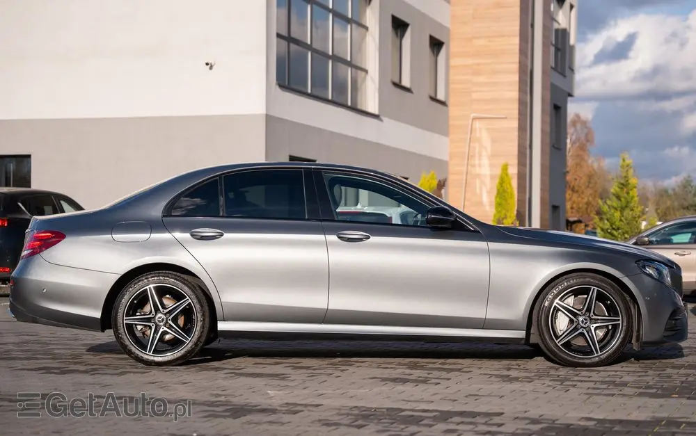 MERCEDES-BENZ Klasa E 220 d 9G-TRONIC AMG Line