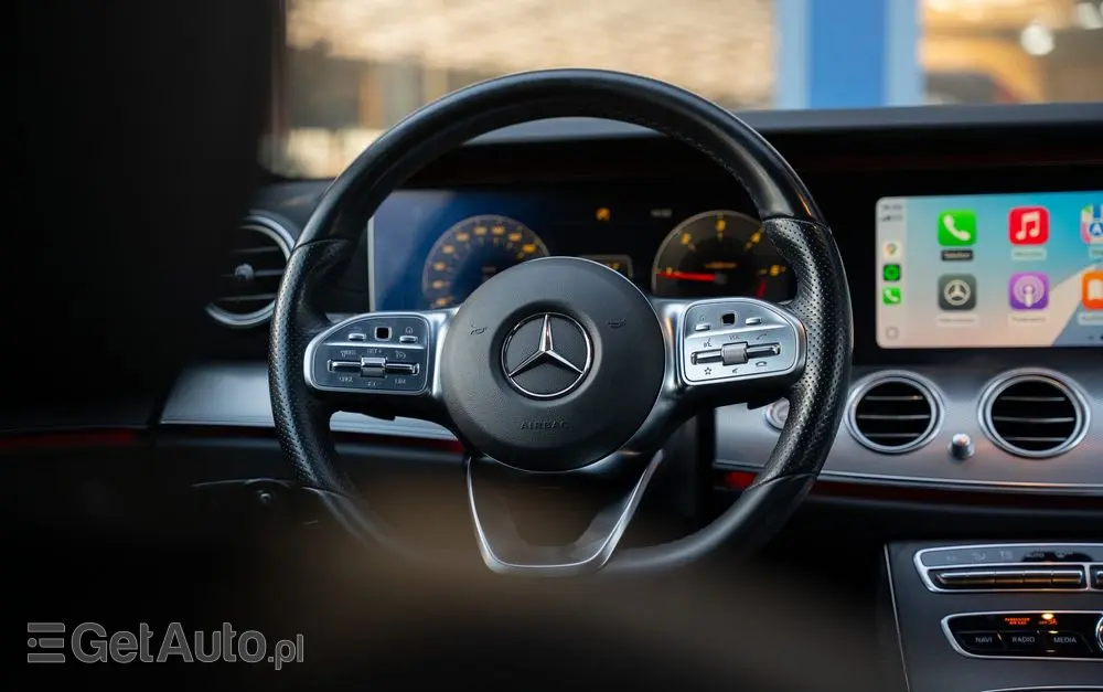 MERCEDES-BENZ Klasa E 220 d 9G-TRONIC AMG Line