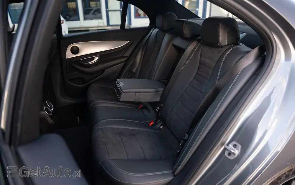 MERCEDES-BENZ Klasa E 220 d 9G-TRONIC AMG Line
