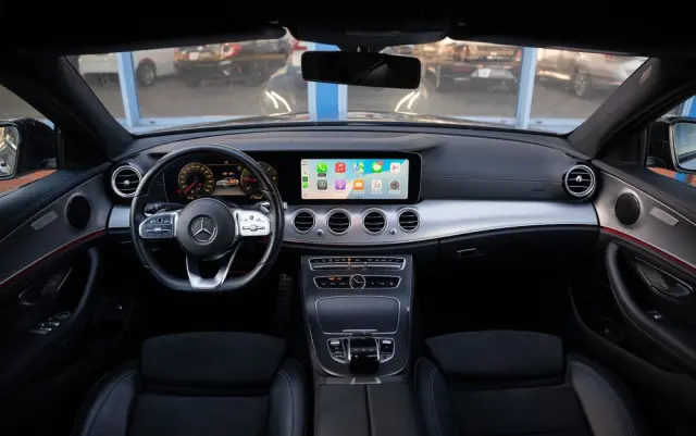 MERCEDES-BENZ Klasa E 220 d 9G-TRONIC AMG Line