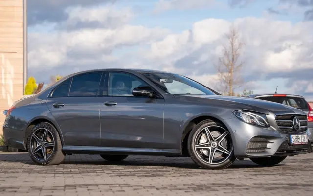MERCEDES-BENZ Klasa E 220 d 9G-TRONIC AMG Line