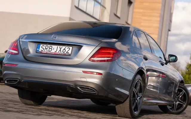 MERCEDES-BENZ Klasa E 220 d 9G-TRONIC AMG Line