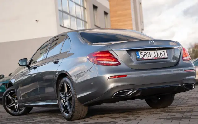 MERCEDES-BENZ Klasa E 220 d 9G-TRONIC AMG Line