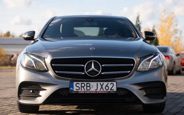 MERCEDES-BENZ Klasa E 220 d 9G-TRONIC AMG Line