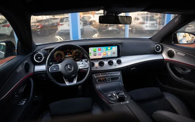 MERCEDES-BENZ Klasa E 220 d 9G-TRONIC AMG Line