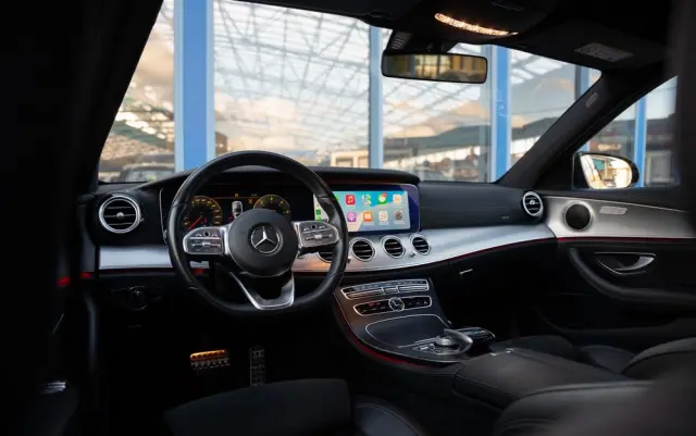 MERCEDES-BENZ Klasa E 220 d 9G-TRONIC AMG Line