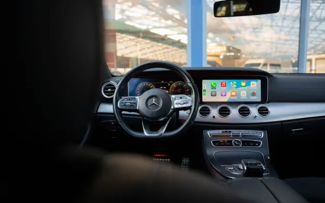 MERCEDES-BENZ Klasa E 220 d 9G-TRONIC AMG Line
