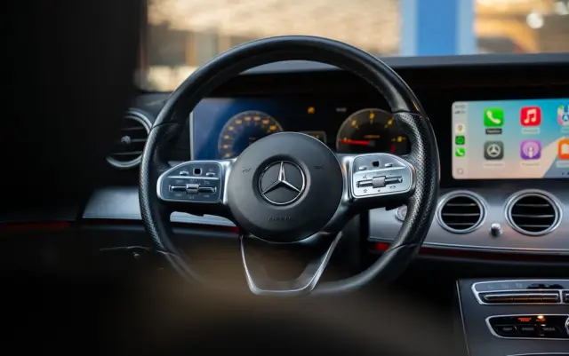 MERCEDES-BENZ Klasa E 220 d 9G-TRONIC AMG Line