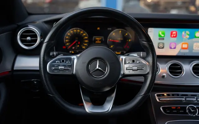 MERCEDES-BENZ Klasa E 220 d 9G-TRONIC AMG Line