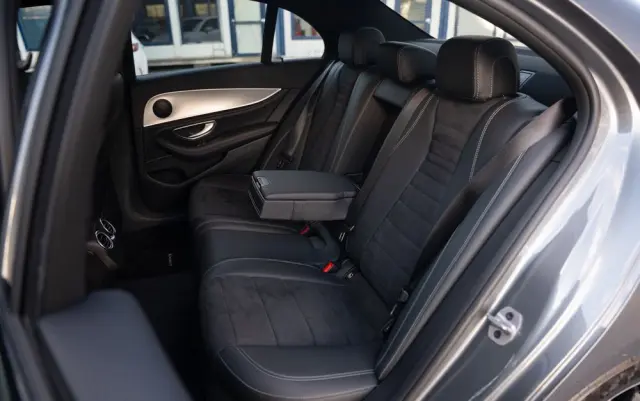 MERCEDES-BENZ Klasa E 220 d 9G-TRONIC AMG Line