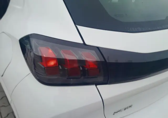 PEUGEOT 208 BlueHDi 100 Active