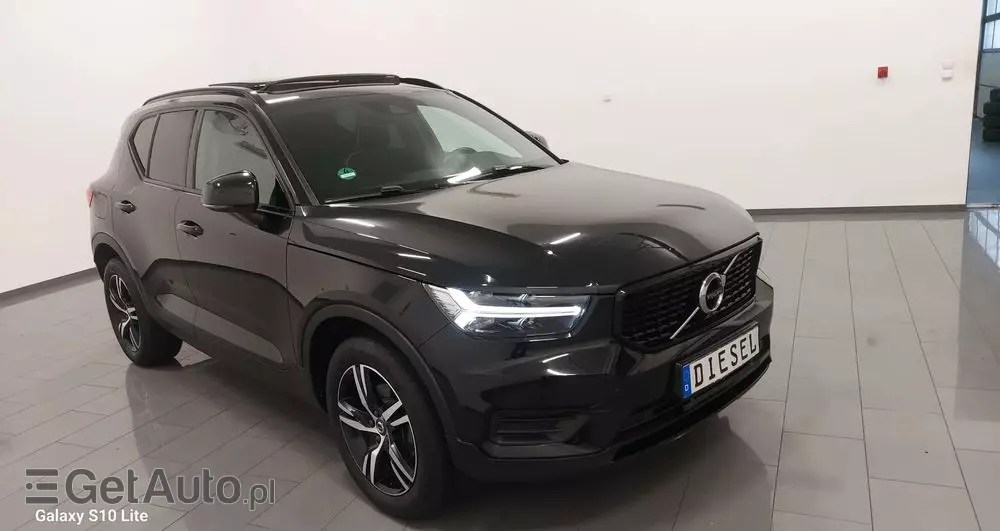 VOLVO XC 40 D3 R-Design