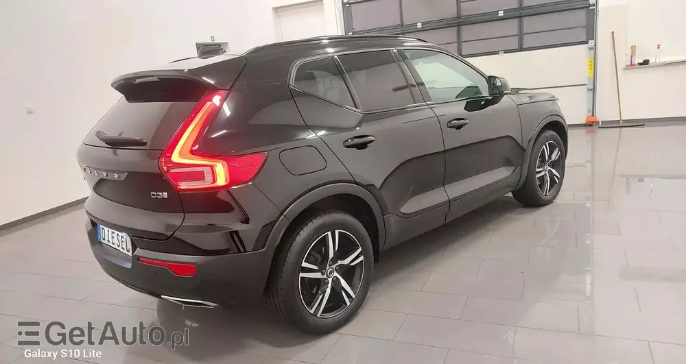 VOLVO XC 40 D3 R-Design