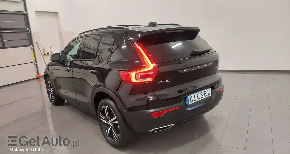 VOLVO XC 40 D3 R-Design