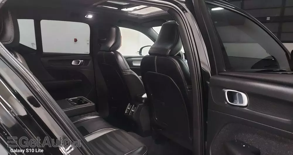 VOLVO XC 40 D3 R-Design