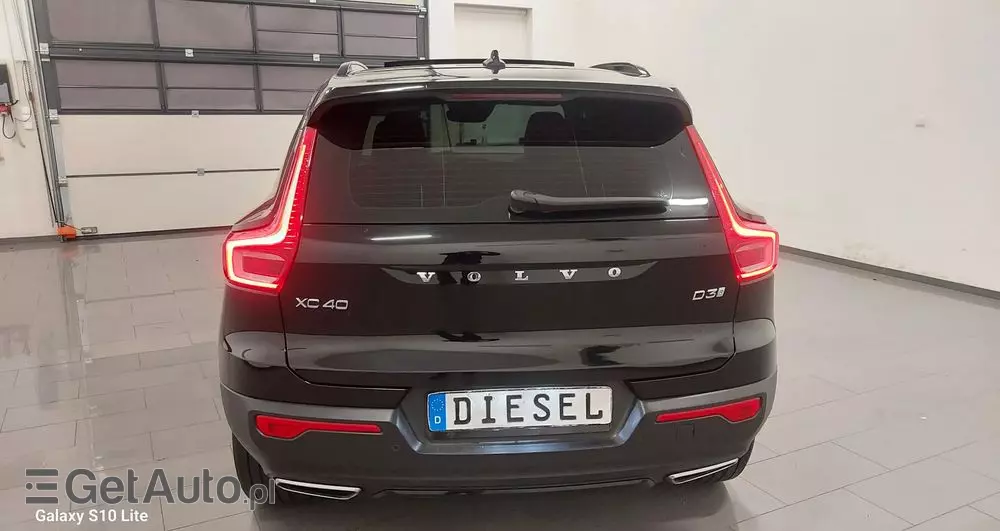 VOLVO XC 40 D3 R-Design