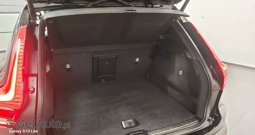 VOLVO XC 40 D3 R-Design