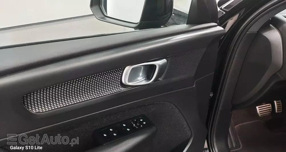 VOLVO XC 40 D3 R-Design