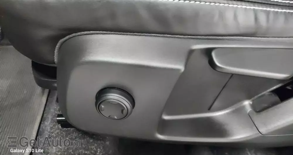 VOLVO XC 40 D3 R-Design