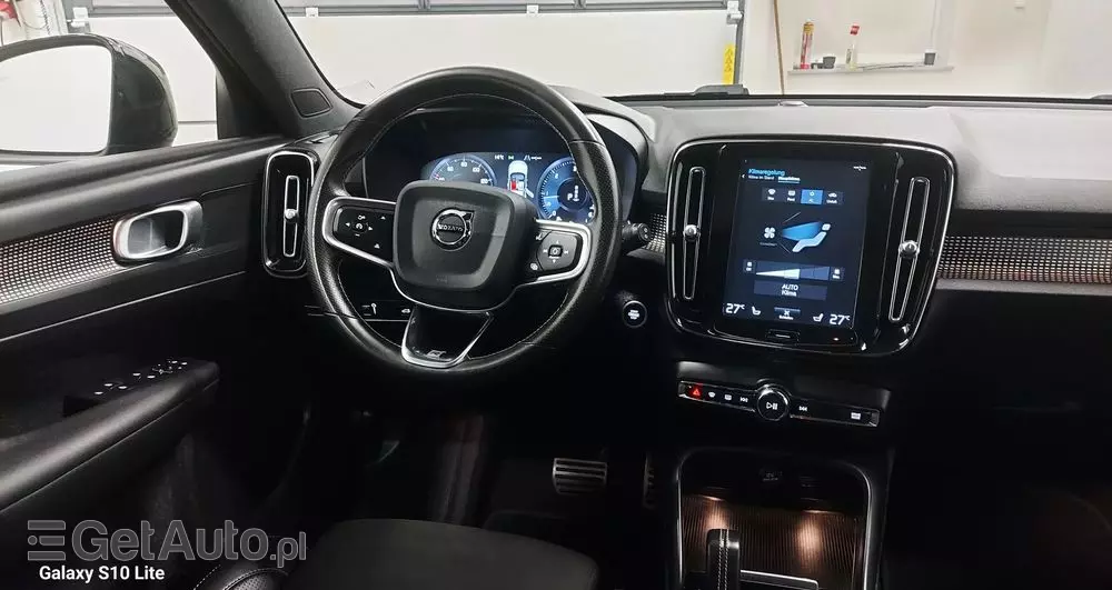 VOLVO XC 40 D3 R-Design