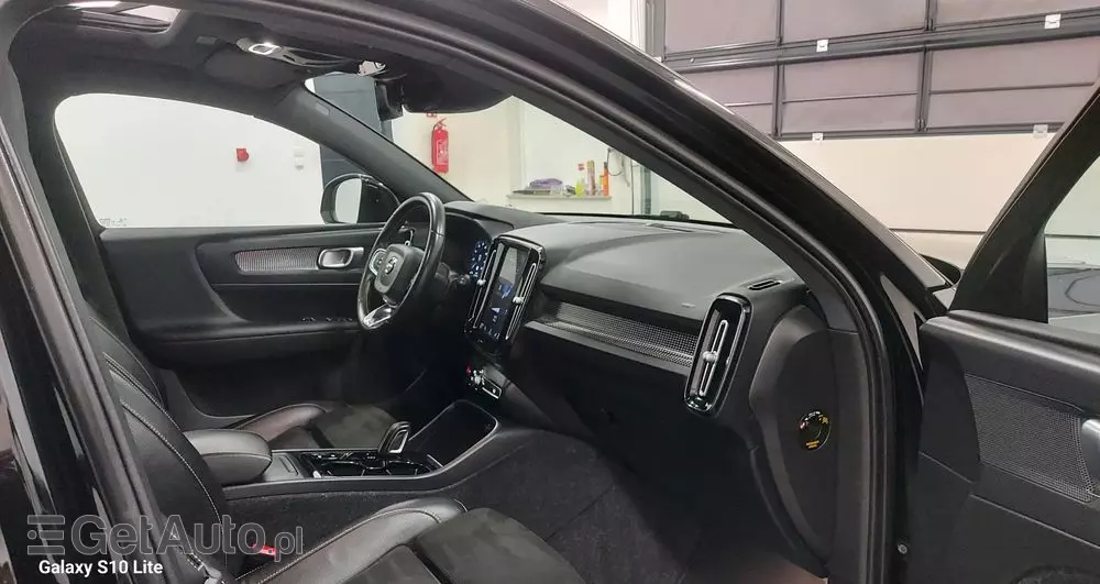 VOLVO XC 40 D3 R-Design