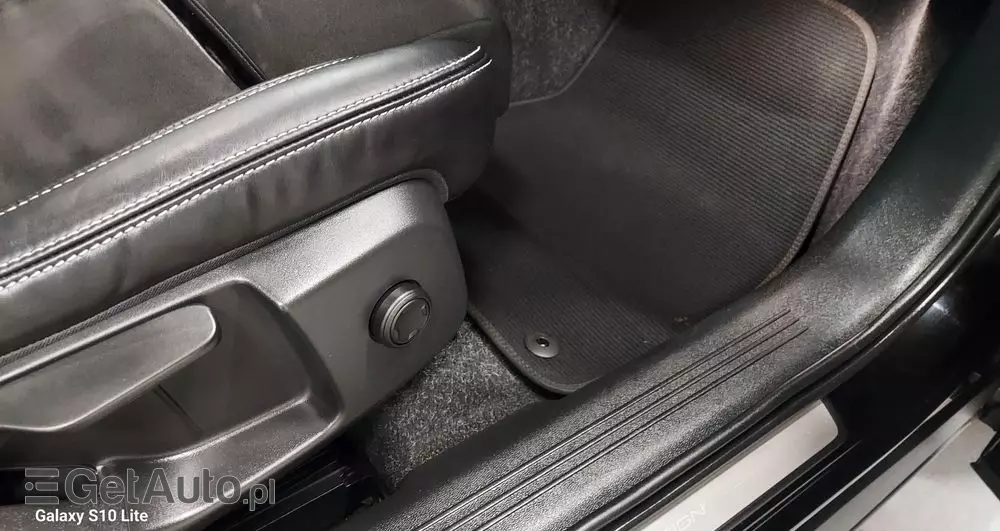 VOLVO XC 40 D3 R-Design