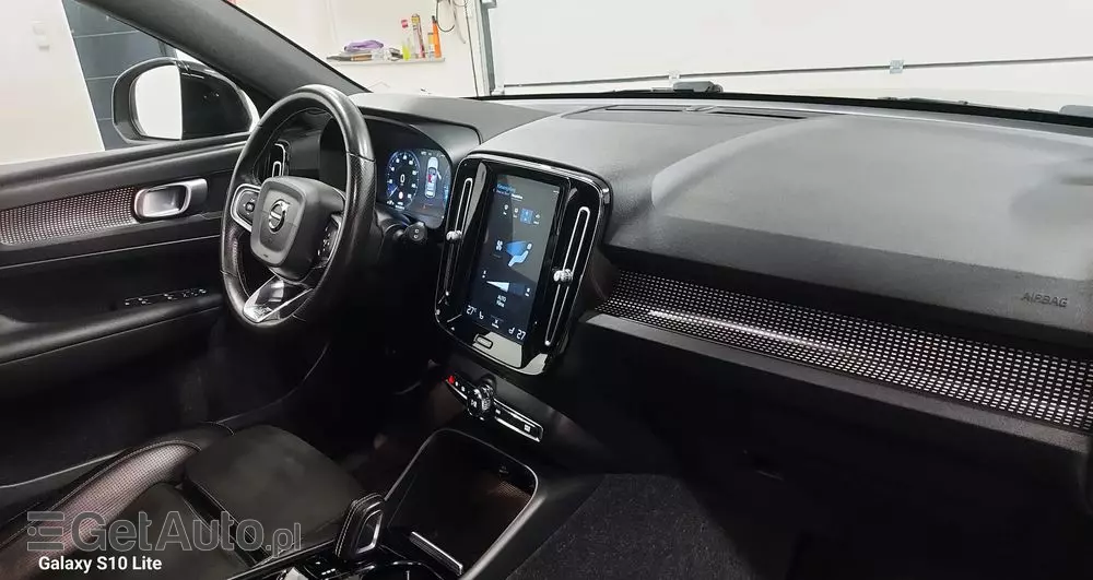 VOLVO XC 40 D3 R-Design