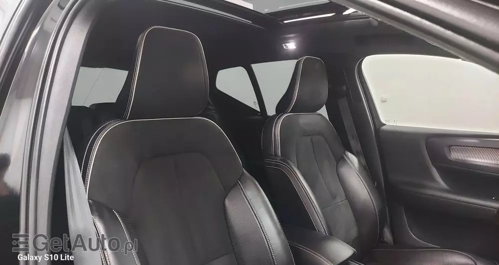 VOLVO XC 40 D3 R-Design