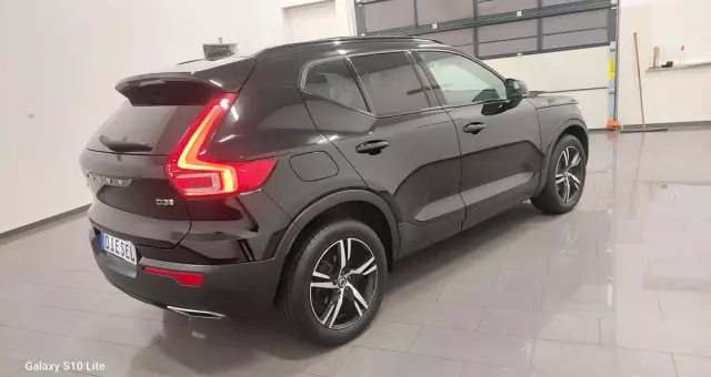 VOLVO XC 40 D3 R-Design