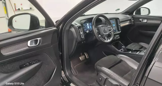 VOLVO XC 40 D3 R-Design