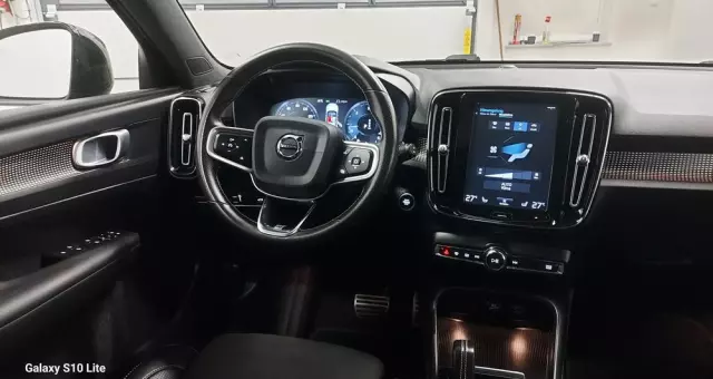 VOLVO XC 40 D3 R-Design