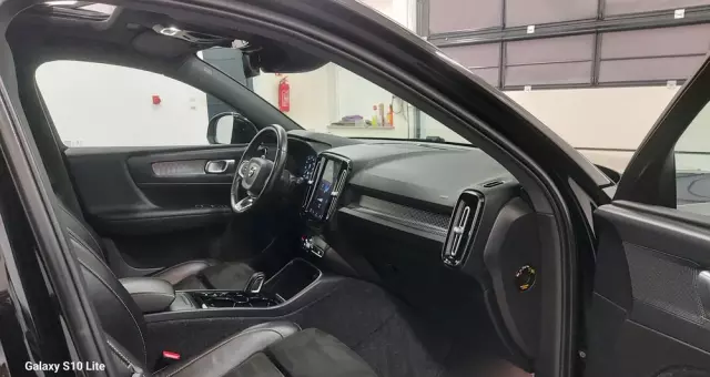 VOLVO XC 40 D3 R-Design