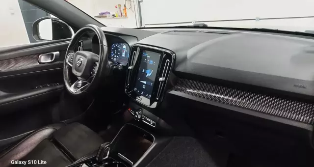 VOLVO XC 40 D3 R-Design