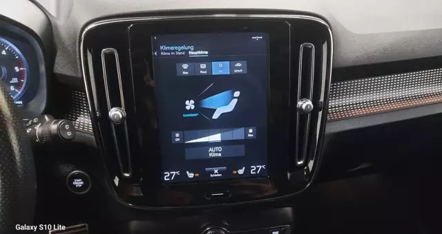 VOLVO XC 40 D3 R-Design