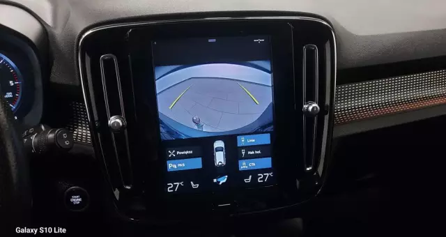 VOLVO XC 40 D3 R-Design