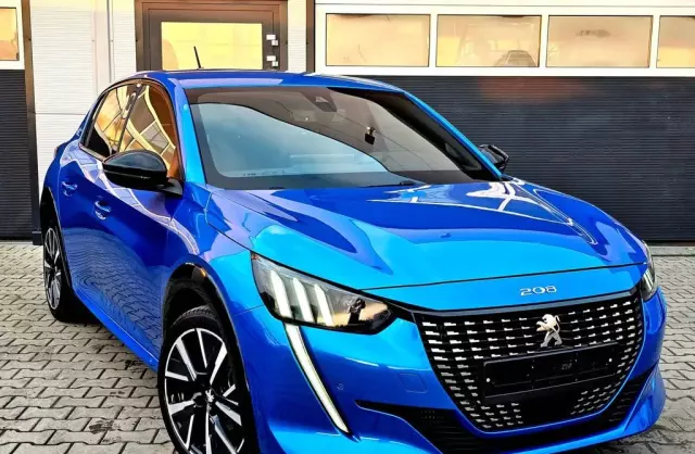 PEUGEOT 208 
