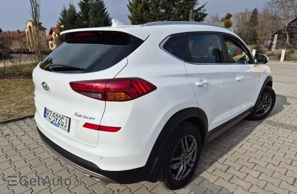HYUNDAI Tucson 