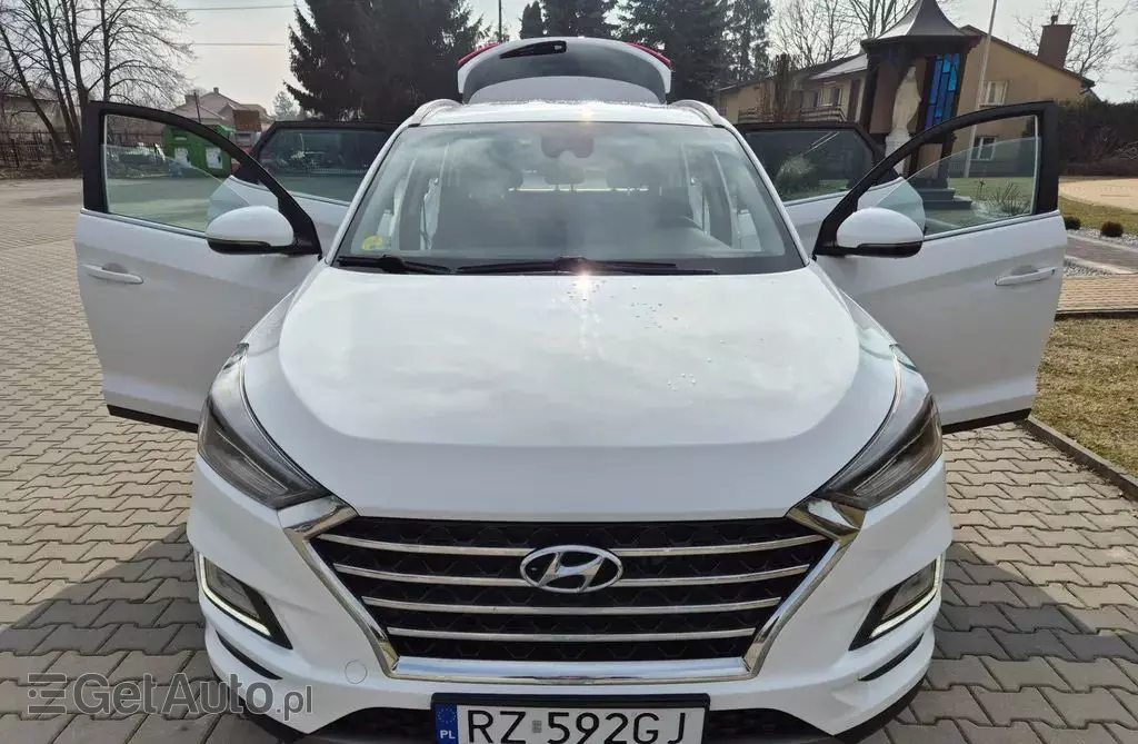 HYUNDAI Tucson 