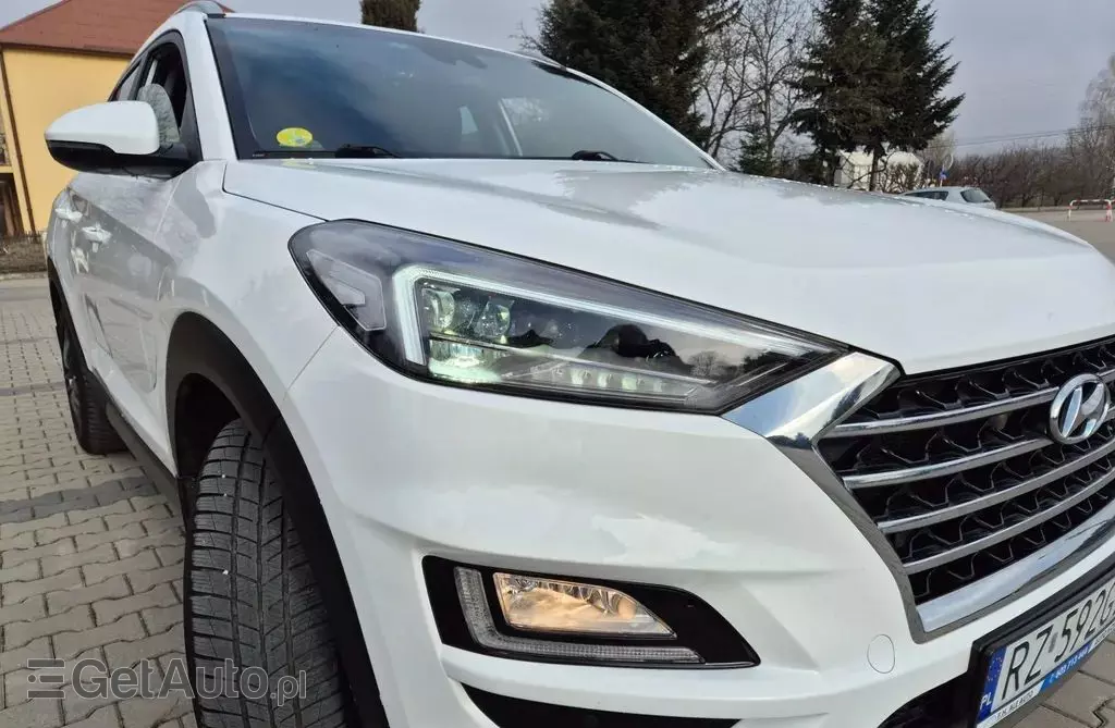 HYUNDAI Tucson 