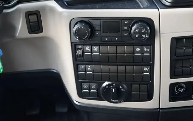 MAN TGX 18.470 / LOW DECK / MEGA / REGULOWANE SIODŁO / 2020 ROK / NAVI 