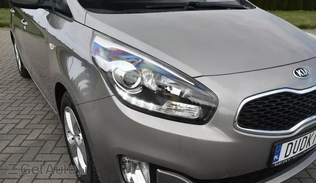 KIA Carens 