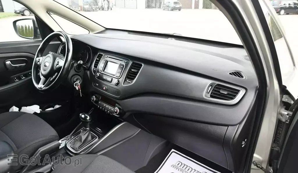KIA Carens 