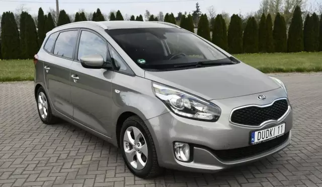 KIA Carens 