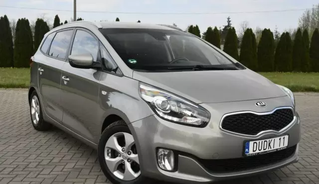 KIA Carens 