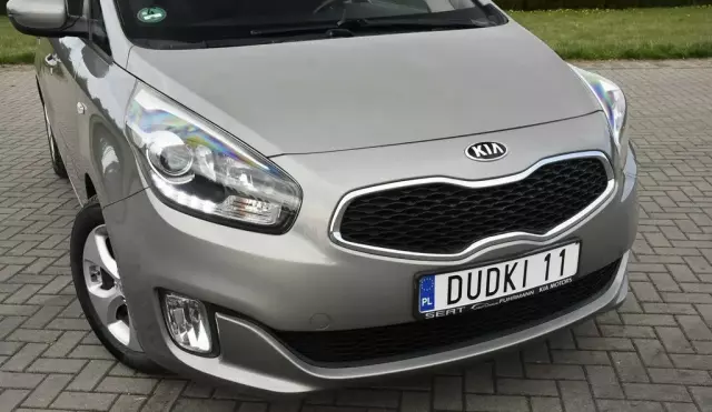 KIA Carens 