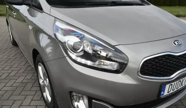 KIA Carens 