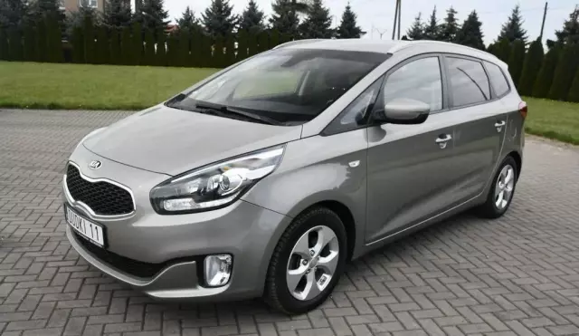 KIA Carens 