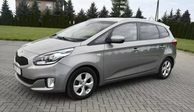KIA Carens 