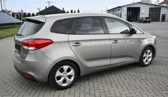 KIA Carens 